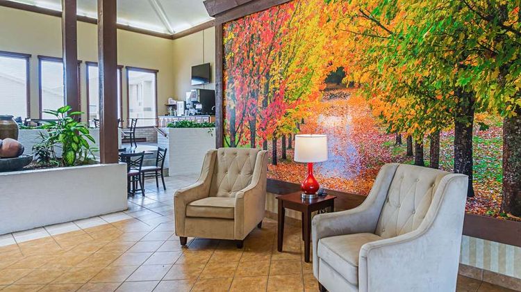 Quality Inn & Suites Frostburg Lobby
