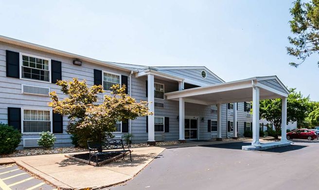 Quality Inn Beacon Marina Exterior
