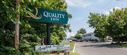 Quality Inn Beacon Marina Exterior