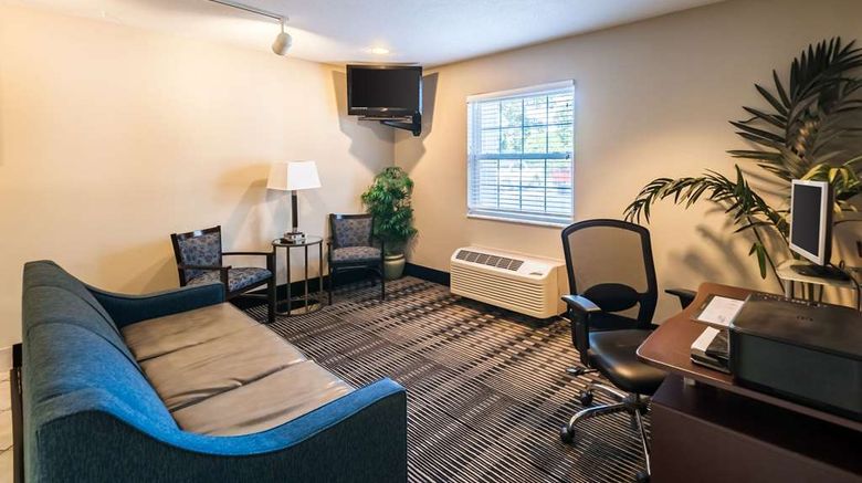<b>Quality Inn Beacon Marina Lobby</b>. Images powered by <a href="https://iceportal.shijigroup.com/" title="IcePortal" target="_blank">IcePortal</a>.