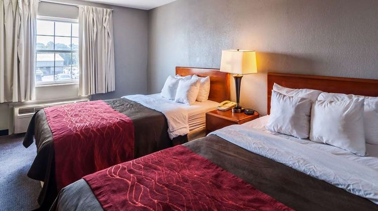 Quality Inn Beacon Marina Room