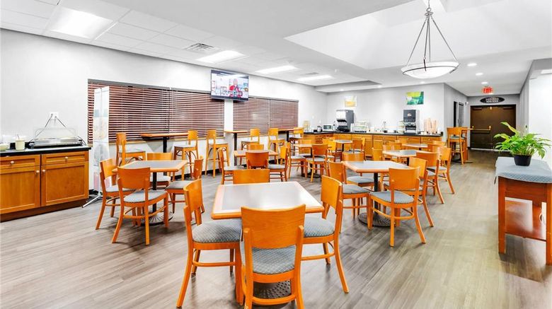 <b>Quality Inn Salisbury North Restaurant</b>. Images powered by <a href="https://iceportal.shijigroup.com/" title="IcePortal" target="_blank">IcePortal</a>.