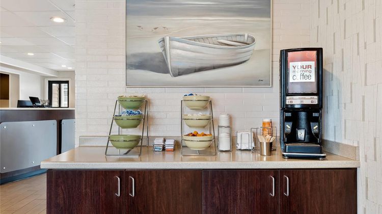 Quality Inn Beachfront Lobby