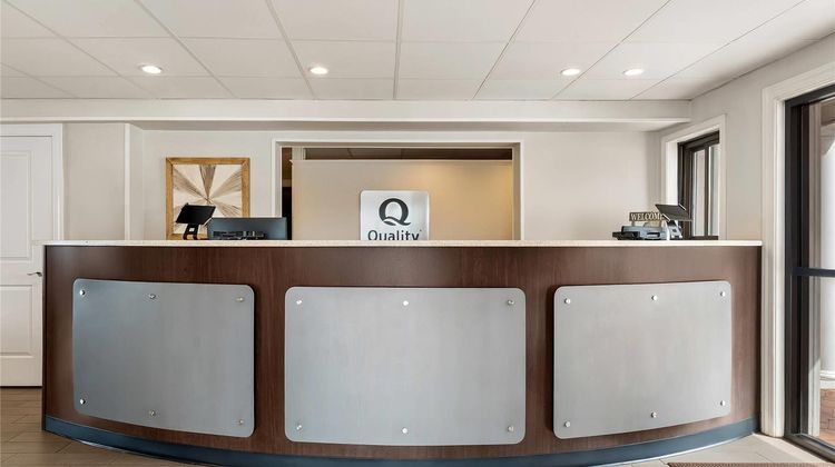 Quality Inn Beachfront Lobby