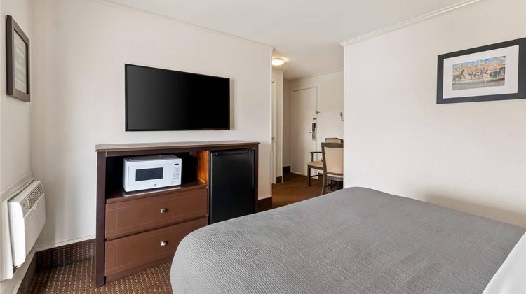 Quality Inn Beachfront Room
