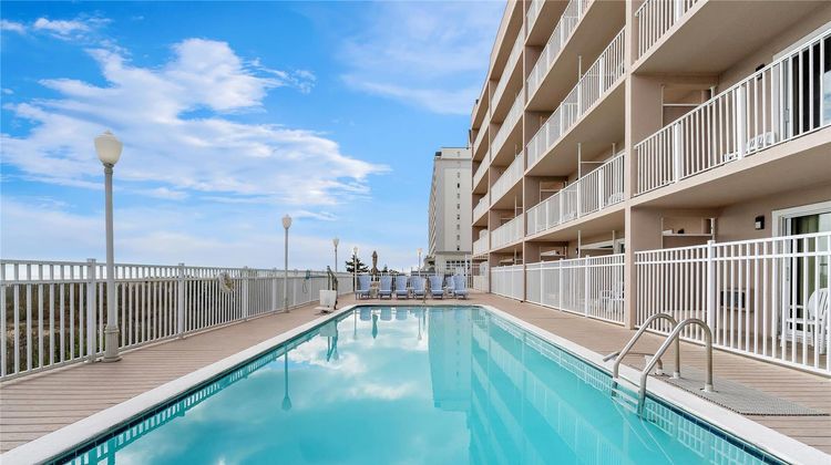Quality Inn Beachfront Pool