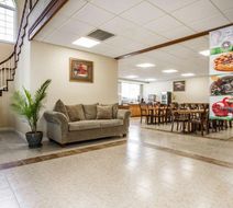 Quality Inn & Suites South Portland Lobby