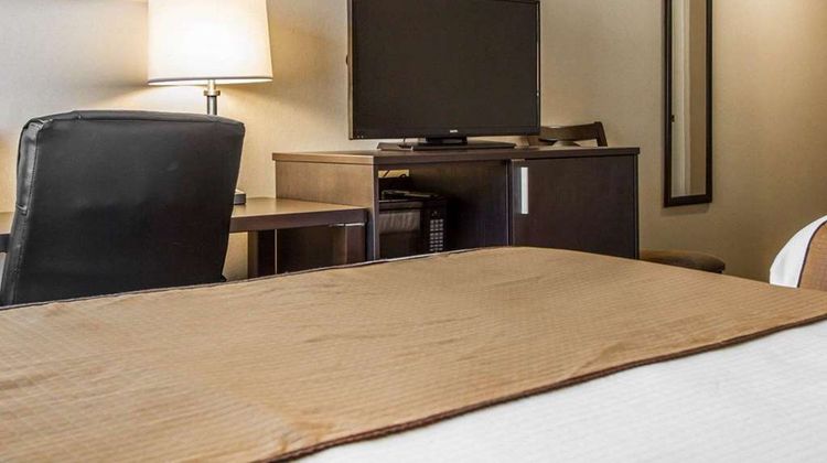 Quality Inn & Suites South Portland Room