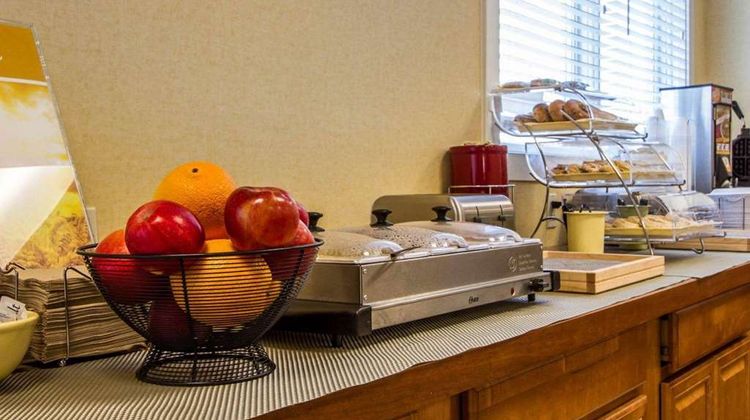 Quality Inn & Suites South Portland Restaurant