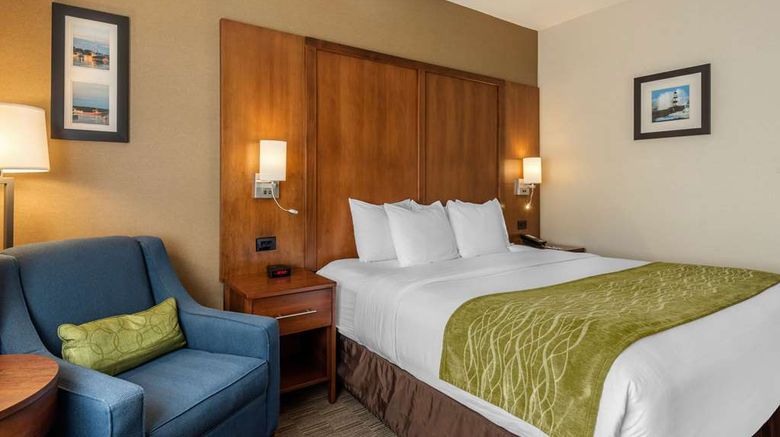 <b>Comfort Inn Room</b>. Images powered by <a href="https://iceportal.shijigroup.com/" title="IcePortal" target="_blank">IcePortal</a>.