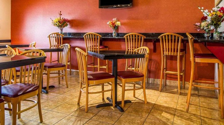 <b>Econo Lodge Restaurant</b>. Images powered by <a href="https://iceportal.shijigroup.com/" title="IcePortal" target="_blank">IcePortal</a>.