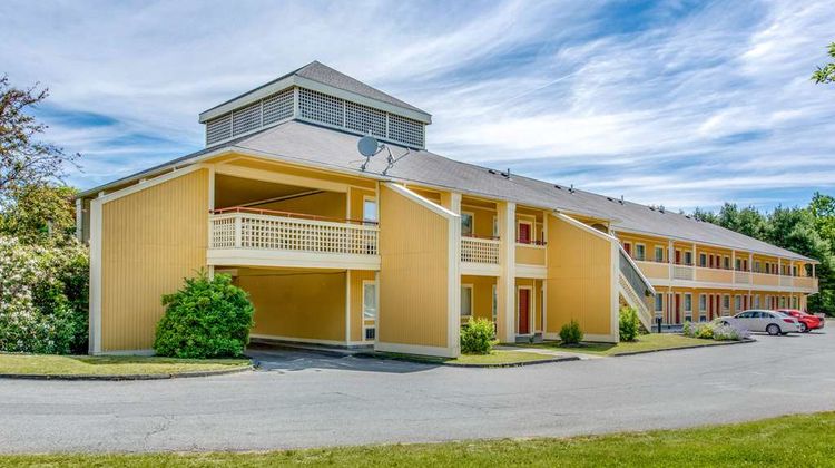 Econo Lodge Exterior