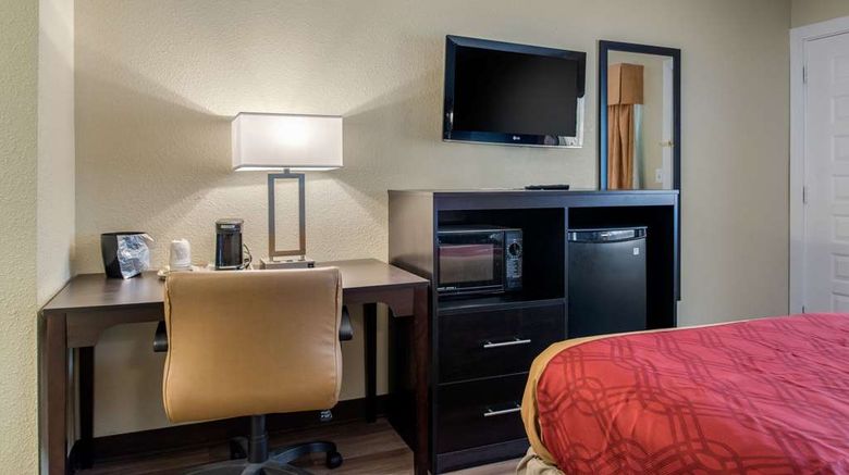 <b>Econo Lodge Room</b>. Images powered by <a href="https://iceportal.shijigroup.com/" title="IcePortal" target="_blank">IcePortal</a>.