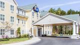 Comfort Inn & Suites Scarborough Exterior