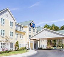 Comfort Inn & Suites Scarborough Exterior