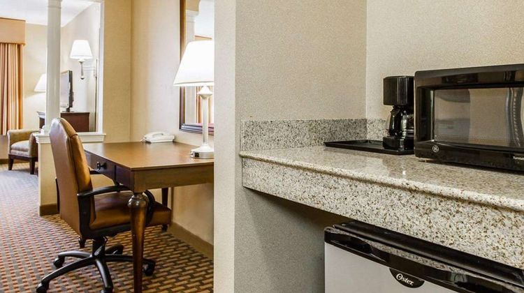 Comfort Inn & Suites Scarborough Suite
