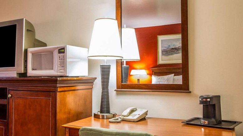 <b>Rodeway Inn & Suites Suite</b>. Images powered by <a href="https://iceportal.shijigroup.com/" title="IcePortal" target="_blank">IcePortal</a>.