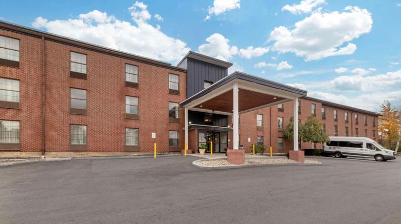 <b>Comfort Inn South Portland Airport Exterior</b>. Images powered by <a href="https://iceportal.shijigroup.com/" title="IcePortal" target="_blank">IcePortal</a>.