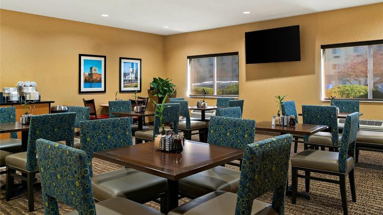 <b>Comfort Suites Saginaw North Restaurant</b>. Images powered by <a href="https://iceportal.shijigroup.com/" title="IcePortal" target="_blank">IcePortal</a>.