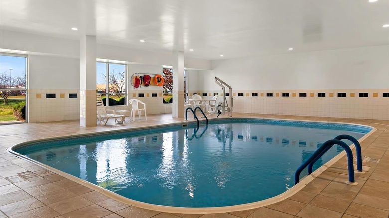 <b>Comfort Suites Saginaw North Pool</b>. Images powered by <a href="https://iceportal.shijigroup.com/" title="IcePortal" target="_blank">IcePortal</a>.