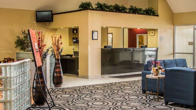 <b>Comfort Inn Birch Run Lobby</b>. Images powered by <a href="https://iceportal.shijigroup.com/" title="IcePortal" target="_blank">IcePortal</a>.