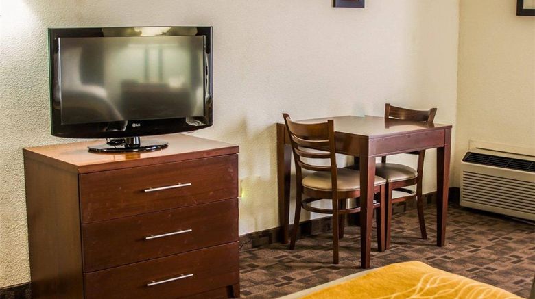 <b>Comfort Inn Birch Run Room</b>. Images powered by <a href="https://iceportal.shijigroup.com/" title="IcePortal" target="_blank">IcePortal</a>.