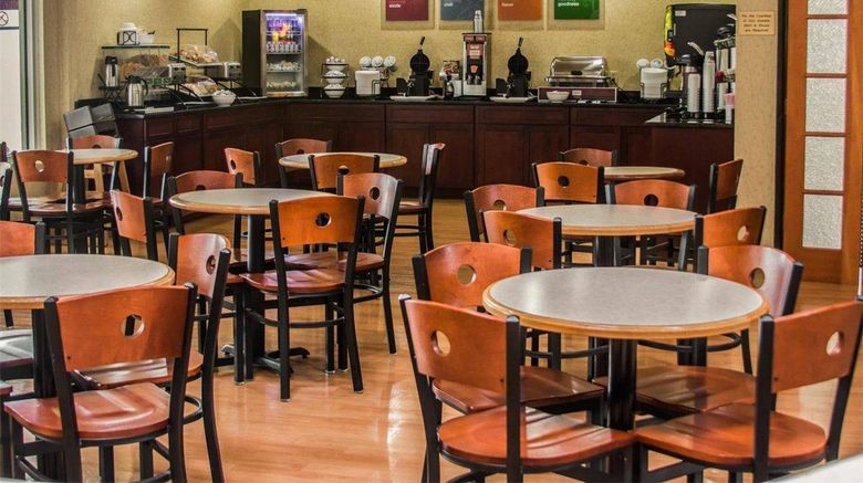 <b>Comfort Inn Birch Run Restaurant</b>. Images powered by <a href="https://iceportal.shijigroup.com/" title="IcePortal" target="_blank">IcePortal</a>.