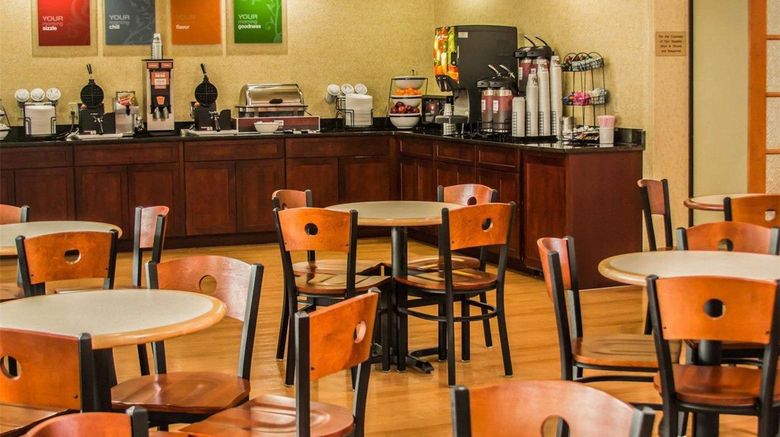<b>Comfort Inn Birch Run Restaurant</b>. Images powered by <a href="https://iceportal.shijigroup.com/" title="IcePortal" target="_blank">IcePortal</a>.