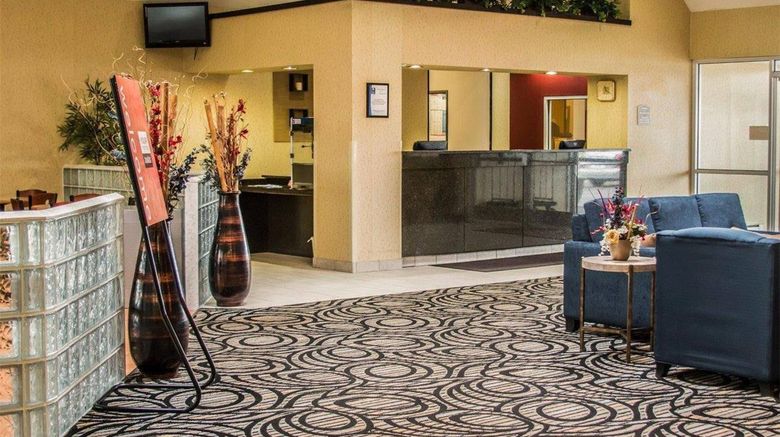 <b>Comfort Inn Birch Run Lobby</b>. Images powered by <a href="https://iceportal.shijigroup.com/" title="IcePortal" target="_blank">IcePortal</a>.