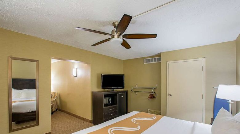 <b>Quality Inn University Room</b>. Images powered by <a href="https://iceportal.shijigroup.com/" title="IcePortal" target="_blank">IcePortal</a>.