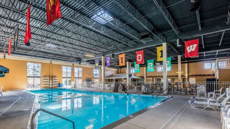 <b>Quality Inn University Pool</b>. Images powered by <a href="https://iceportal.shijigroup.com/" title="IcePortal" target="_blank">IcePortal</a>.