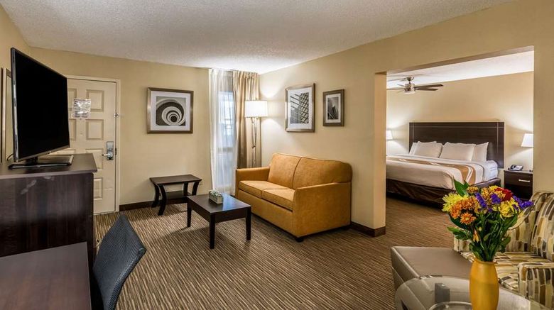 <b>Quality Inn University Suite</b>. Images powered by <a href="https://iceportal.shijigroup.com/" title="IcePortal" target="_blank">IcePortal</a>.