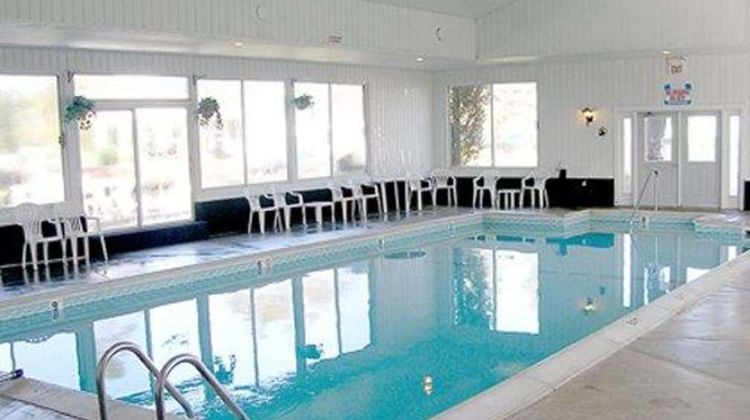 Quality Inn & Suites Mackinaw City Pool