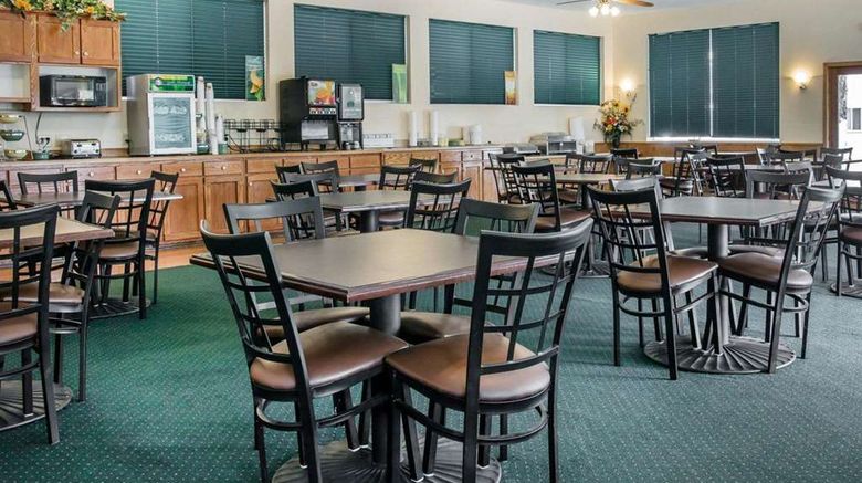 <b>Quality Inn & Suites Mackinaw City Restaurant</b>. Images powered by <a href="https://iceportal.shijigroup.com/" title="IcePortal" target="_blank">IcePortal</a>.
