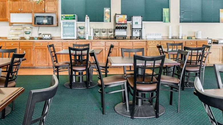 <b>Quality Inn & Suites Mackinaw City Restaurant</b>. Images powered by <a href="https://iceportal.shijigroup.com/" title="IcePortal" target="_blank">IcePortal</a>.