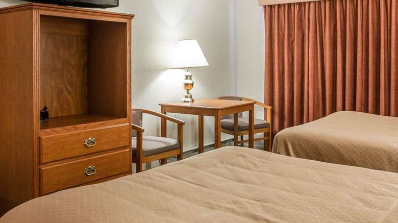<b>Quality Inn & Suites Mackinaw City Room</b>. Images powered by <a href="https://iceportal.shijigroup.com/" title="IcePortal" target="_blank">IcePortal</a>.