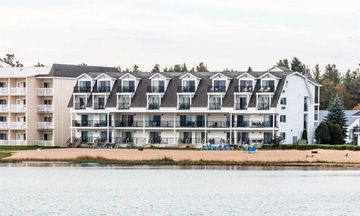 Quality Inn & Suites Mackinaw City