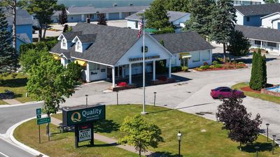 Quality Inn & Suites Mackinaw City