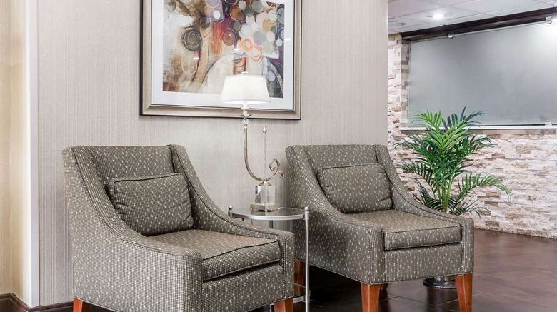 <b>Comfort Inn Metro Airport Lobby</b>. Images powered by <a href="https://iceportal.shijigroup.com/" title="IcePortal" target="_blank">IcePortal</a>.