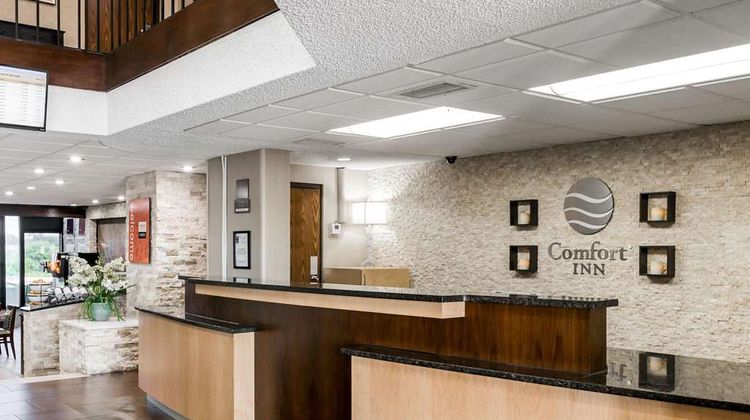 Comfort Inn Metro Airport Lobby