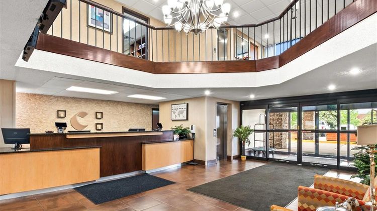 Comfort Inn Metro Airport Lobby