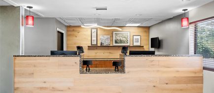 Country Inn & Stes by Radisson, Muskegon Lobby