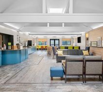 Country Inn & Stes by Radisson, Muskegon Lobby