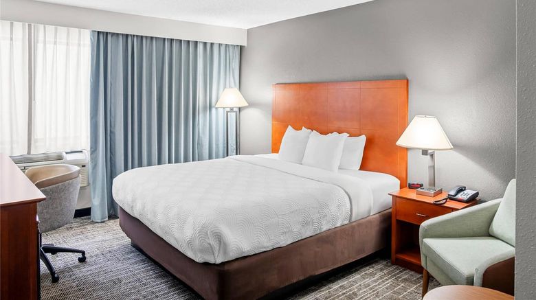<b>Country Inn & Stes by Radisson, Muskegon Room</b>. Images powered by <a href="https://iceportal.shijigroup.com/" title="IcePortal" target="_blank">IcePortal</a>.