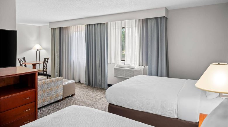<b>Country Inn & Stes by Radisson, Muskegon Suite</b>. Images powered by <a href="https://iceportal.shijigroup.com/" title="IcePortal" target="_blank">IcePortal</a>.