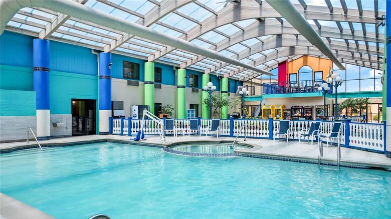 <b>Country Inn & Stes by Radisson, Muskegon Pool</b>. Images powered by <a href="https://iceportal.shijigroup.com/" title="IcePortal" target="_blank">IcePortal</a>.
