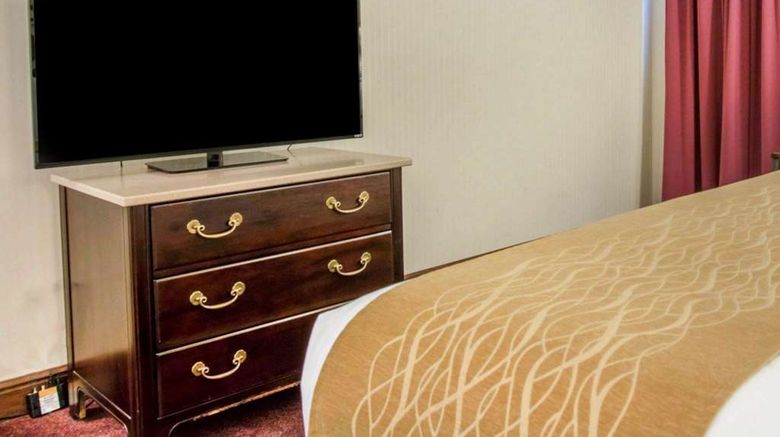 <b>Comfort Inn Suite</b>. Images powered by <a href="https://iceportal.shijigroup.com/" title="IcePortal" target="_blank">IcePortal</a>.