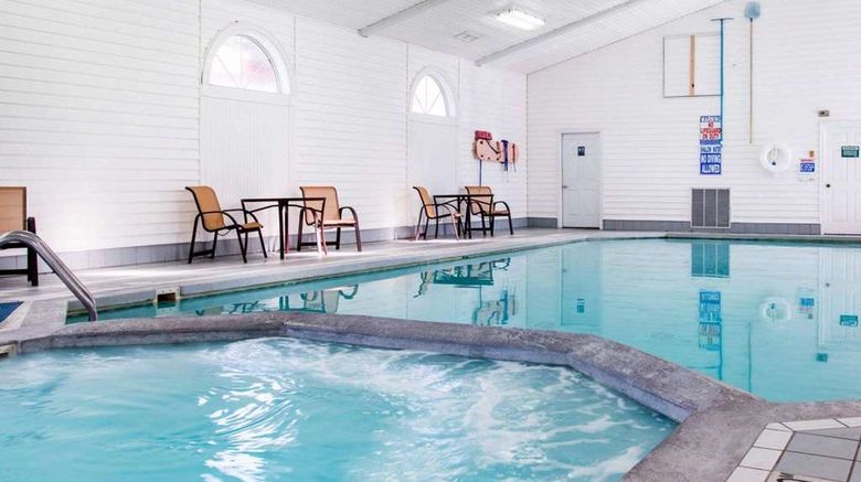 <b>Comfort Inn Pool</b>. Images powered by <a href="https://iceportal.shijigroup.com/" title="IcePortal" target="_blank">IcePortal</a>.