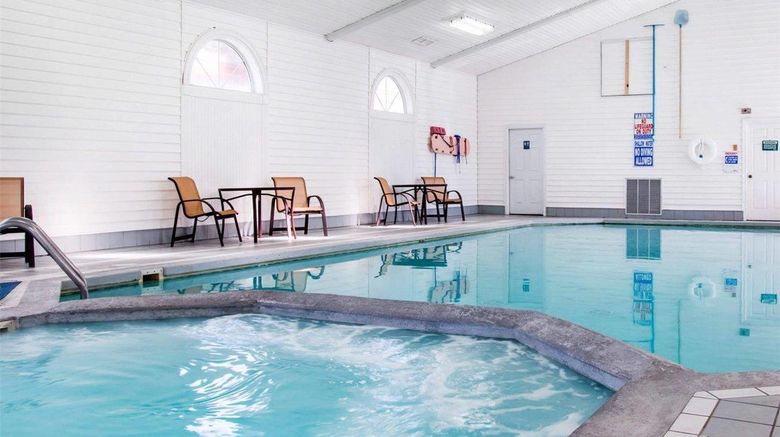 <b>Comfort Inn Pool</b>. Images powered by <a href="https://iceportal.shijigroup.com/" title="IcePortal" target="_blank">IcePortal</a>.