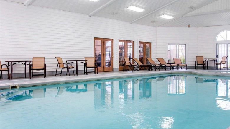 <b>Comfort Inn Pool</b>. Images powered by <a href="https://iceportal.shijigroup.com/" title="IcePortal" target="_blank">IcePortal</a>.